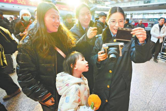 北京西站：30岁“老铁”的快与慢